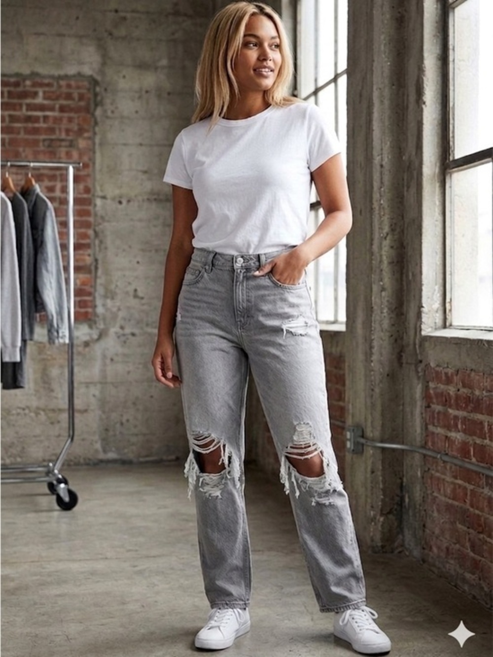 AE American Eagle Womens 10 Regular Mom Jeans Gray Distressed Ripped Denim 30